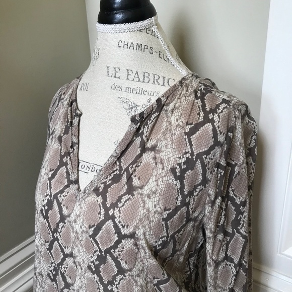 Bella Dahl Snake Print Tunic Blouse Top Shirt Womens Small Long Sleeve Brown Tan - Picture 7 of 12